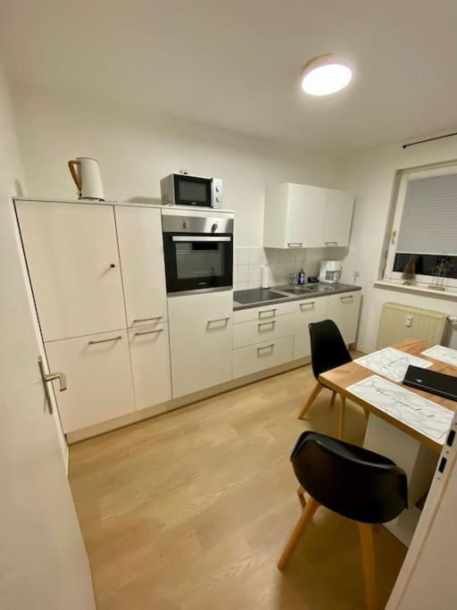 Stilvolle Ferienwohnung Mit Stellplatz Wlan Free Netflix Naehe Bahnhof Цвікау Екстер'єр фото