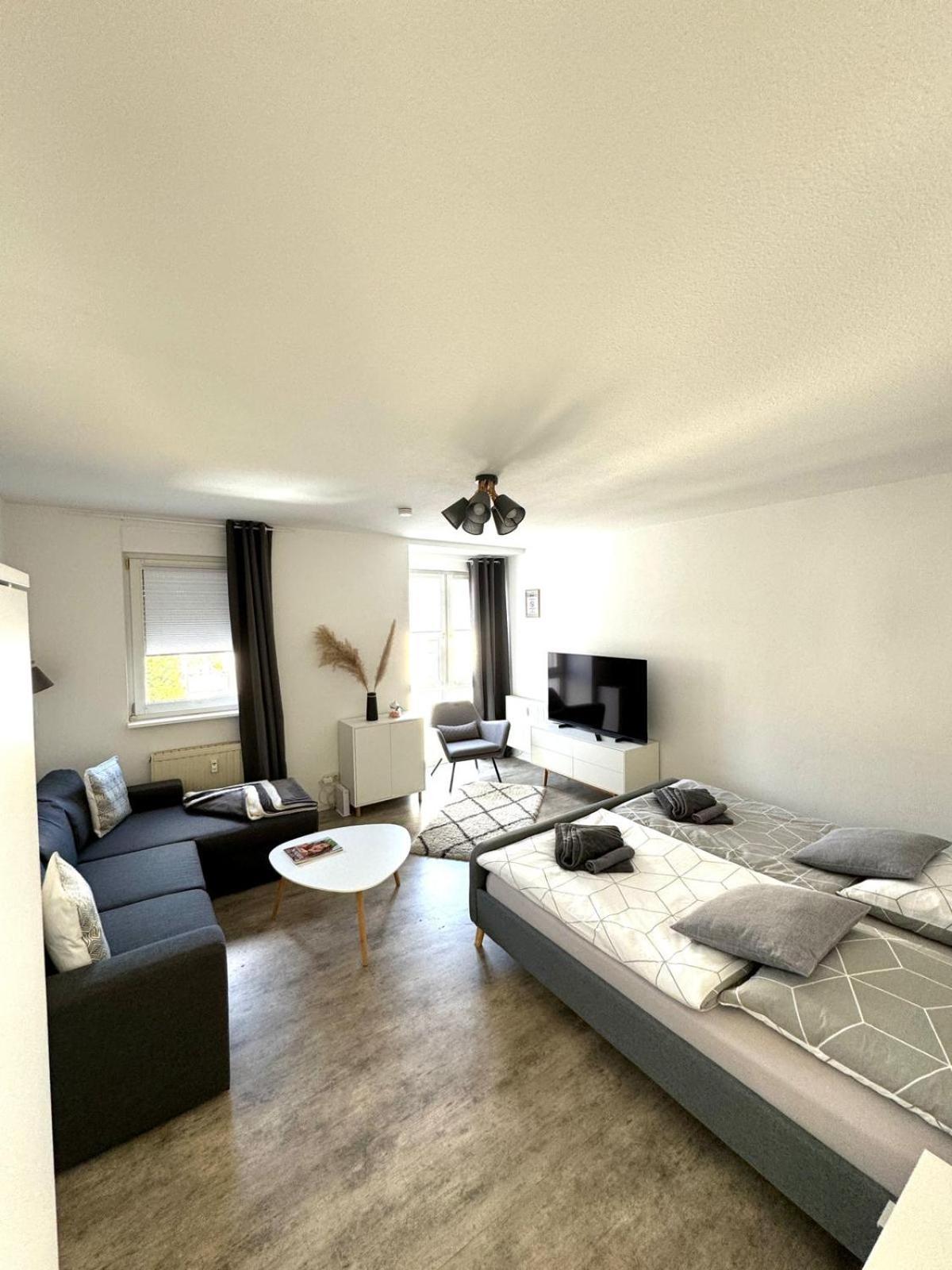 Stilvolle Ferienwohnung Mit Stellplatz Wlan Free Netflix Naehe Bahnhof Цвікау Екстер'єр фото